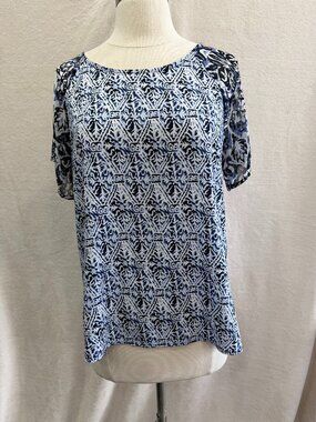 Forever 21 Blue White Boho Print Top Medium Short Sleeve Flowy Blouse Casual